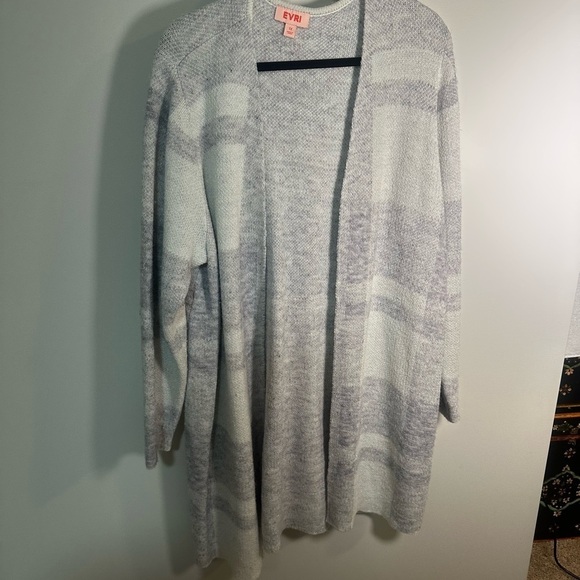EVRI Women's Light Gray Plaid Sweater - Picture 2 of 6